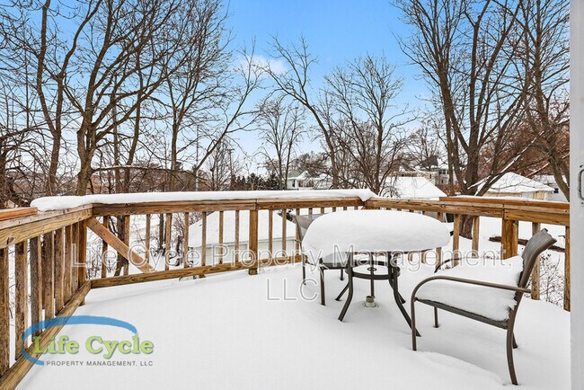 Building Photo - 507 Eastern Ave NE