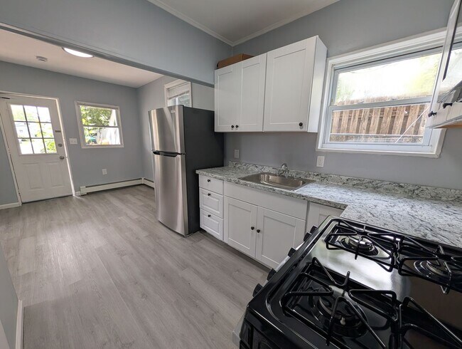 Building Photo - 1307 6th Ave