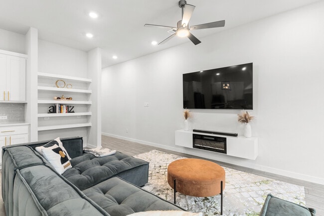 Building Photo - 2315 Rook Dr