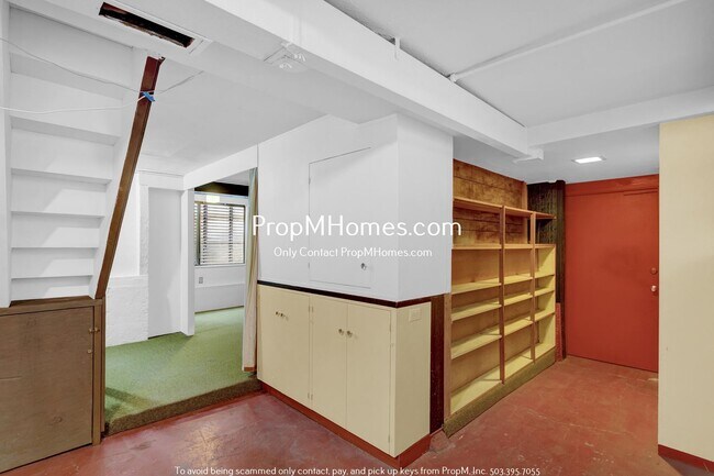 Building Photo - Rare Three Bedroom Gem in SW Portland!