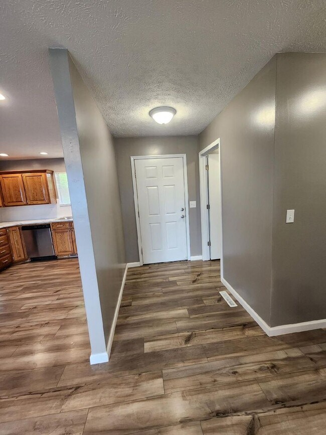 Building Photo - 717/719 McLean Court