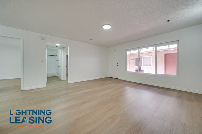 Building Photo - 13910 Sayre St