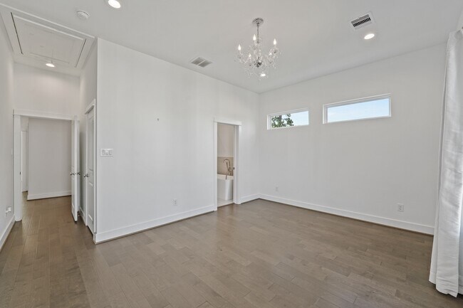 Building Photo - 594 Janisch Rd