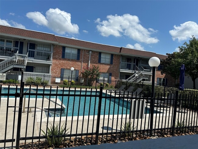 Building Photo - 2350 Bering Dr