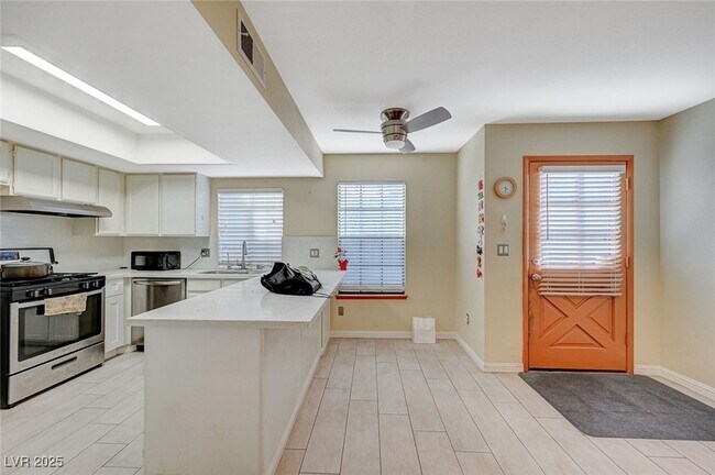 Building Photo - 5923 Laredo St