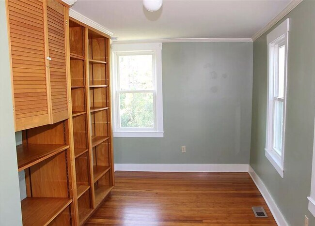 Building Photo - 35 Canaan St