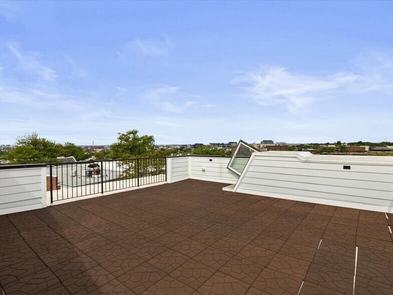 Building Photo - 1253 Holbrook Ter NE