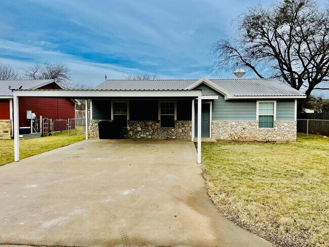 Building Photo - 502 N Cleburne Whitney Rd