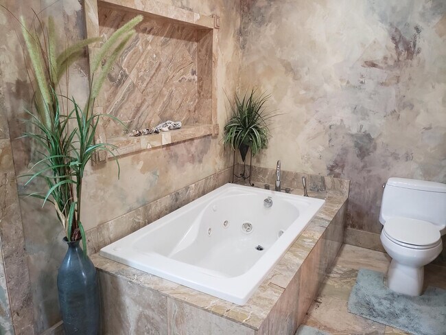 Building Photo - 88 Oakwood Rd