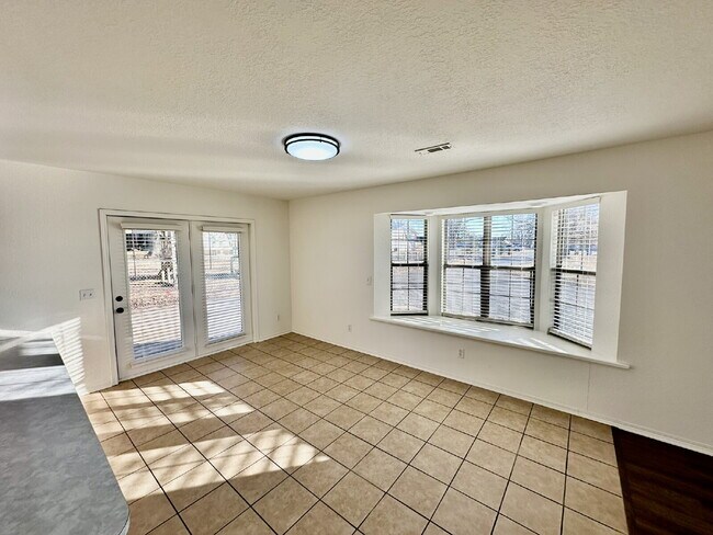 Building Photo - 1242 SW Elm Tree Rd