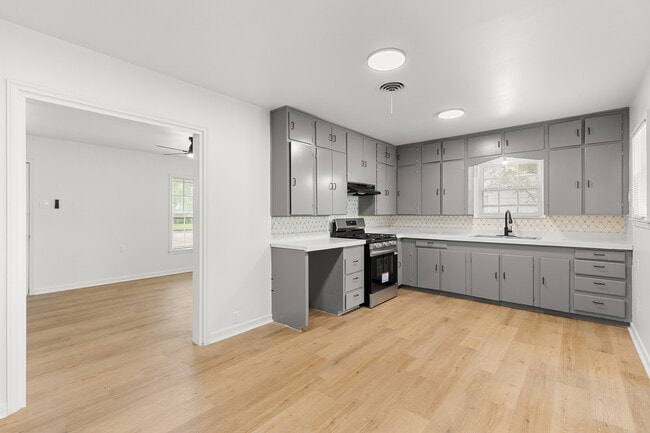 Building Photo - 3004 Reuter Ave