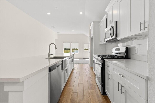 Building Photo - 6643 Escondido Dr