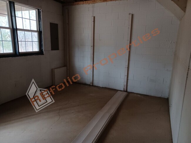 Building Photo - Beautiful 3 Bedroom Home w/a Bonus Room + Semi-furnished Basement in a 1 acre lot @ Hideaway Esta...