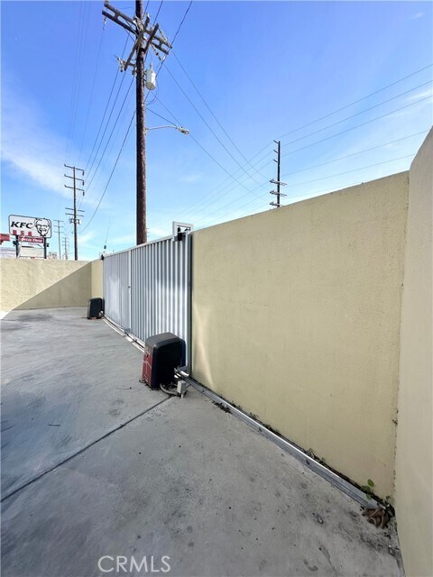 Building Photo - 528 E 238th Pl