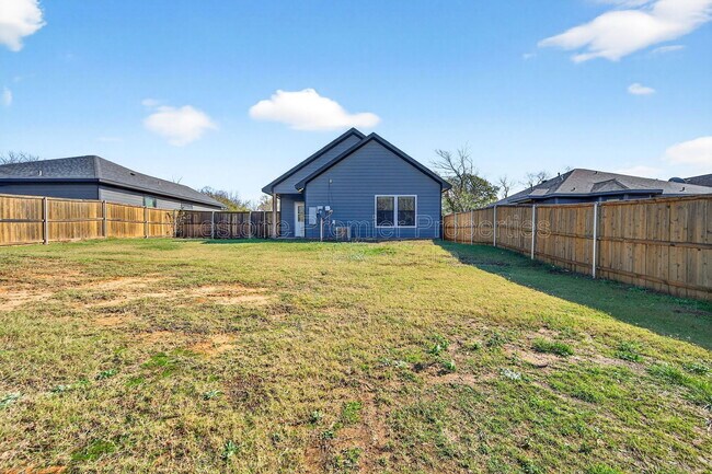 Building Photo - 1431 S 7th Ave