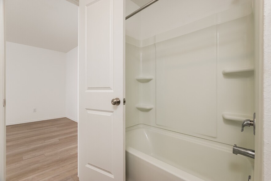 Building Photo - 4332 Levee Rdg