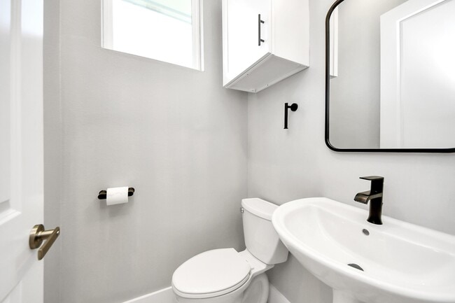 Building Photo - 410 E 41st St