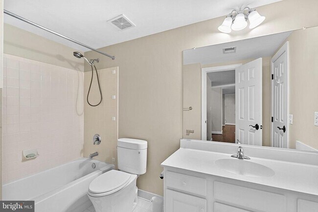 Building Photo - 8138 Rondelay Ln