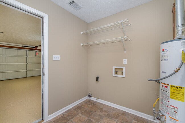 Building Photo - Cute Ranch Beauty in Covington, Fenced Back yard: Granite counter tops
