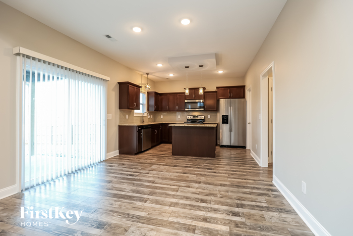 Building Photo - 1104 Eagle's View Dr