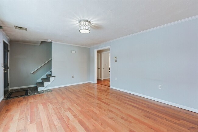 Building Photo - 835 Mt Hope St