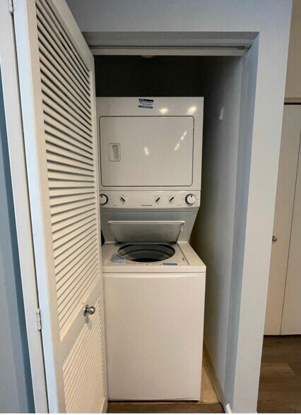 Building Photo - 233 E 13th St