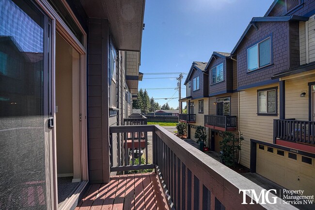 Building Photo - Gorgeous Two Bedroom Townhome in Hillsboro!