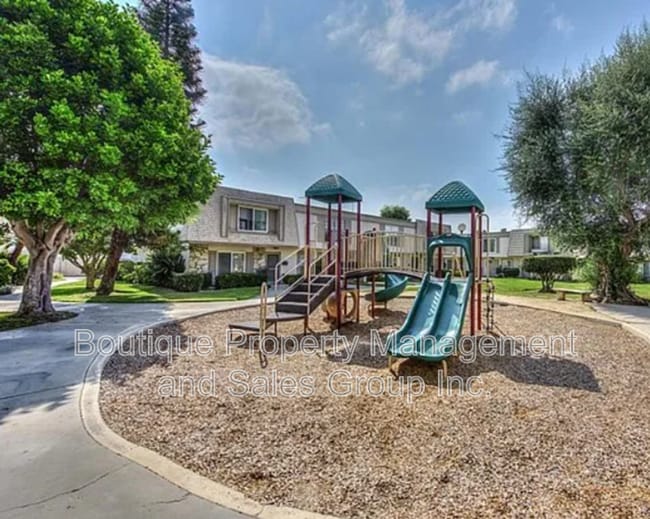 Building Photo - 11086 El Amarillo Ave