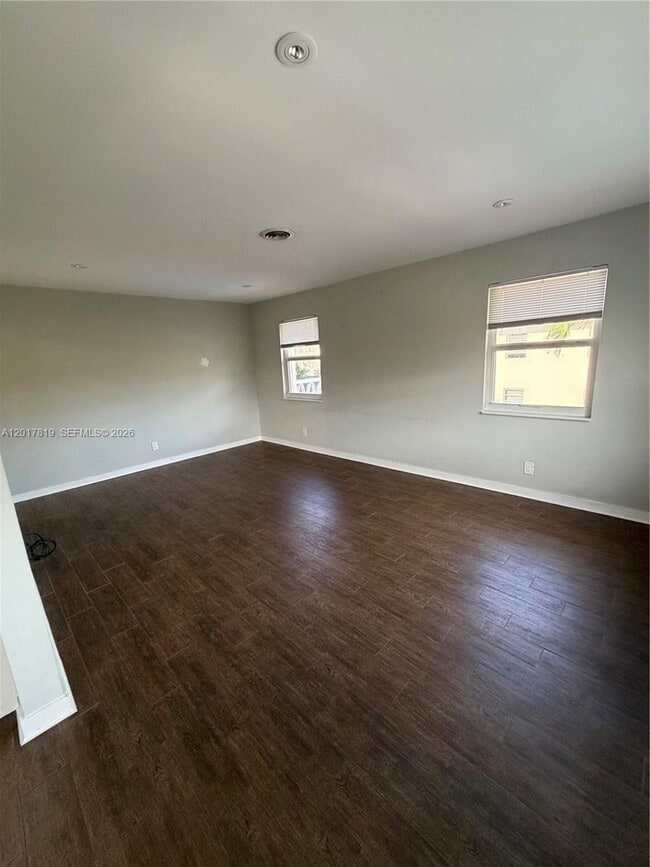 Building Photo - 2591 NE 55th Ct
