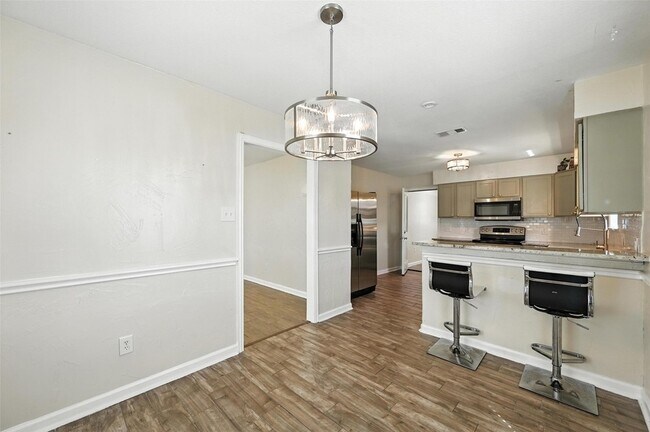 Building Photo - 205 Davis Rd