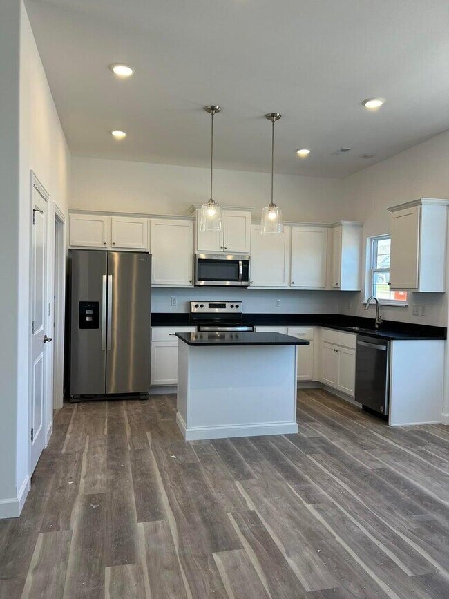 Building Photo - 624 Promenade Dr