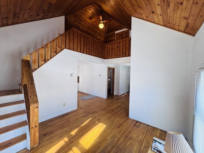 Building Photo - 240 Pine St