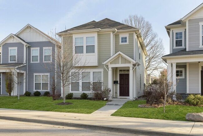 Building Photo - Beautiful 3 Bed 2.5 Bath in Central Greens...