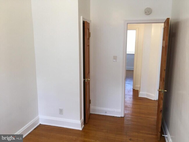Building Photo - 2477 W Cold Spring Ln