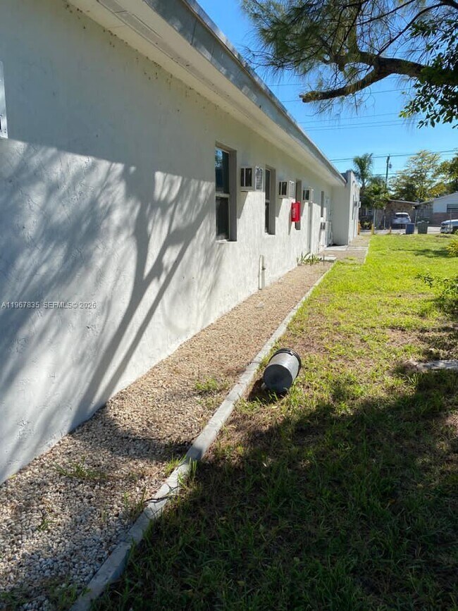 Building Photo - 4023 SW 19th St