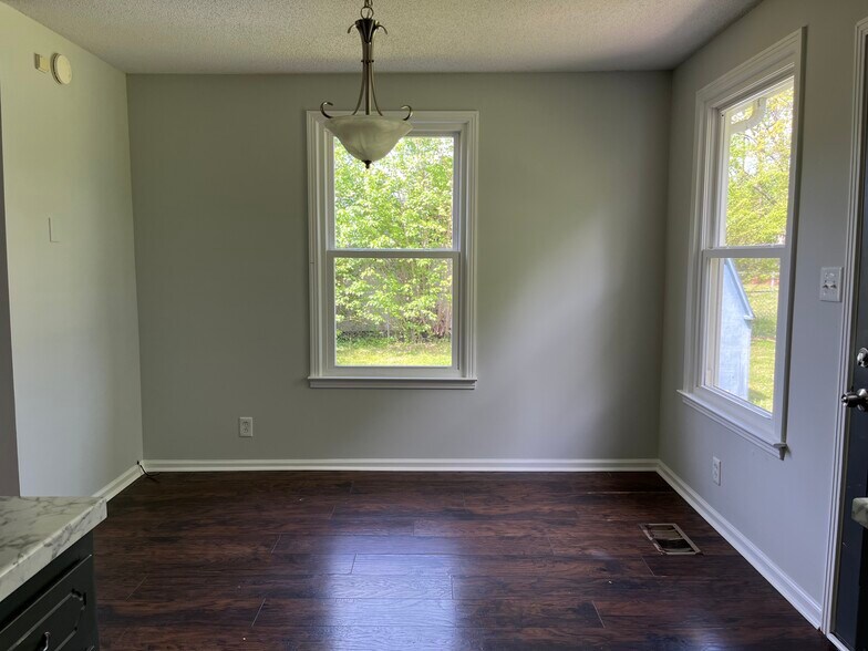 Dinning Room - 561 Donna Drive