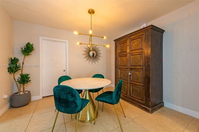 Building Photo - 2925 NW 11th Ave