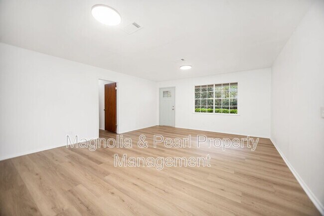 Building Photo - 207 Westwood Pl