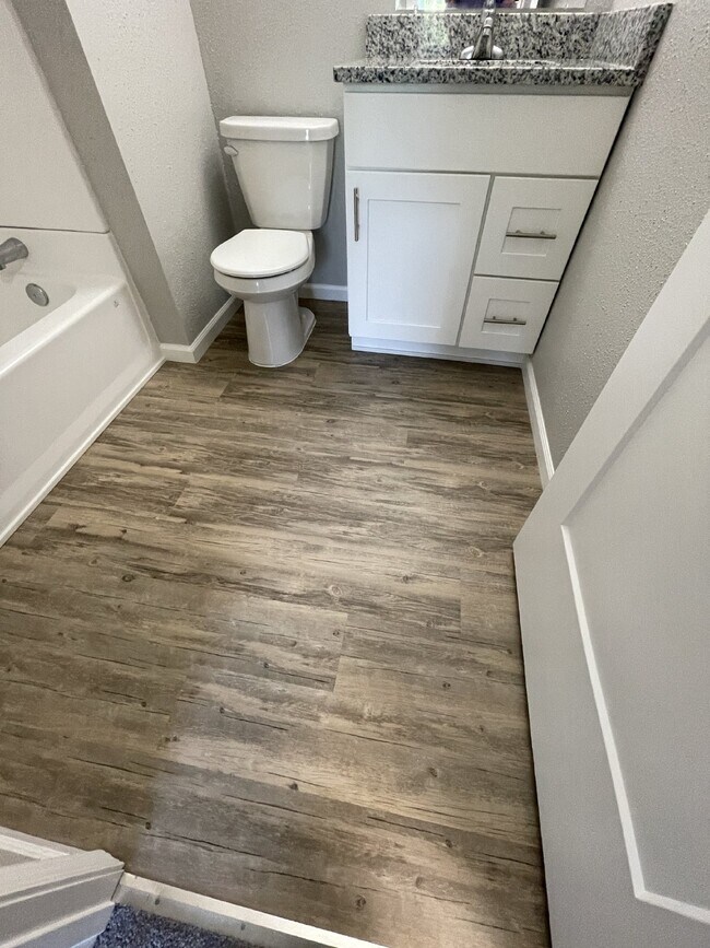 Building Photo - Beautiful Newly Remodeled 2 Bedroom 1 Bath...