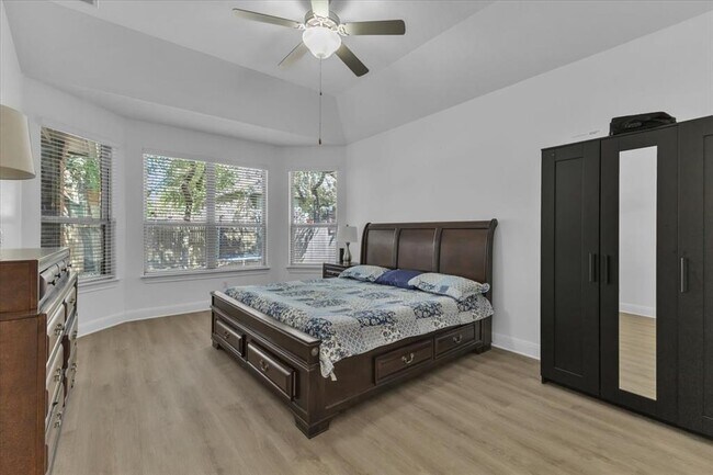 Building Photo - 4421 Trinity Woods St