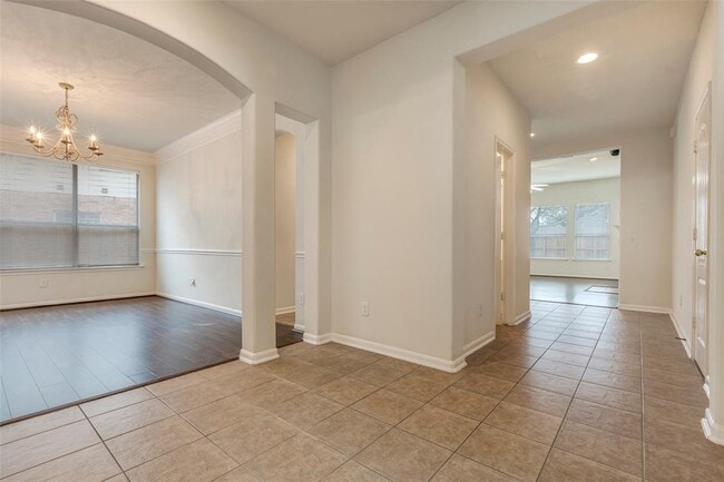 Building Photo - 6604 Trenton Lake Ln