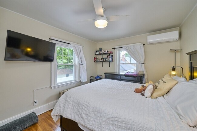 Building Photo - 41 Lynde Ave