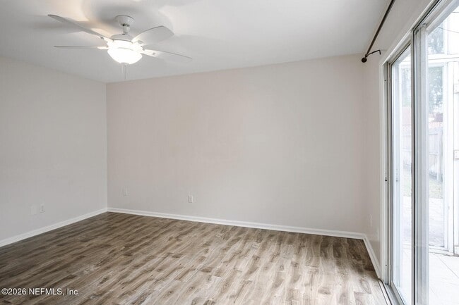 Building Photo - 1329 Cove Landing Dr