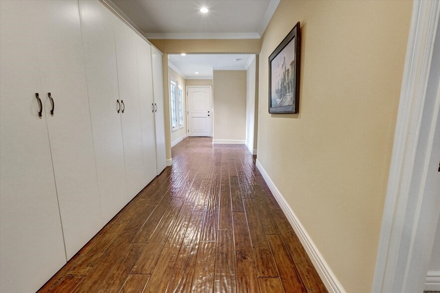 Building Photo - 4751 Topeka Dr