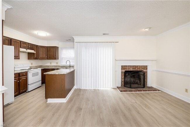 Building Photo - 670 Lord Dunmore Dr