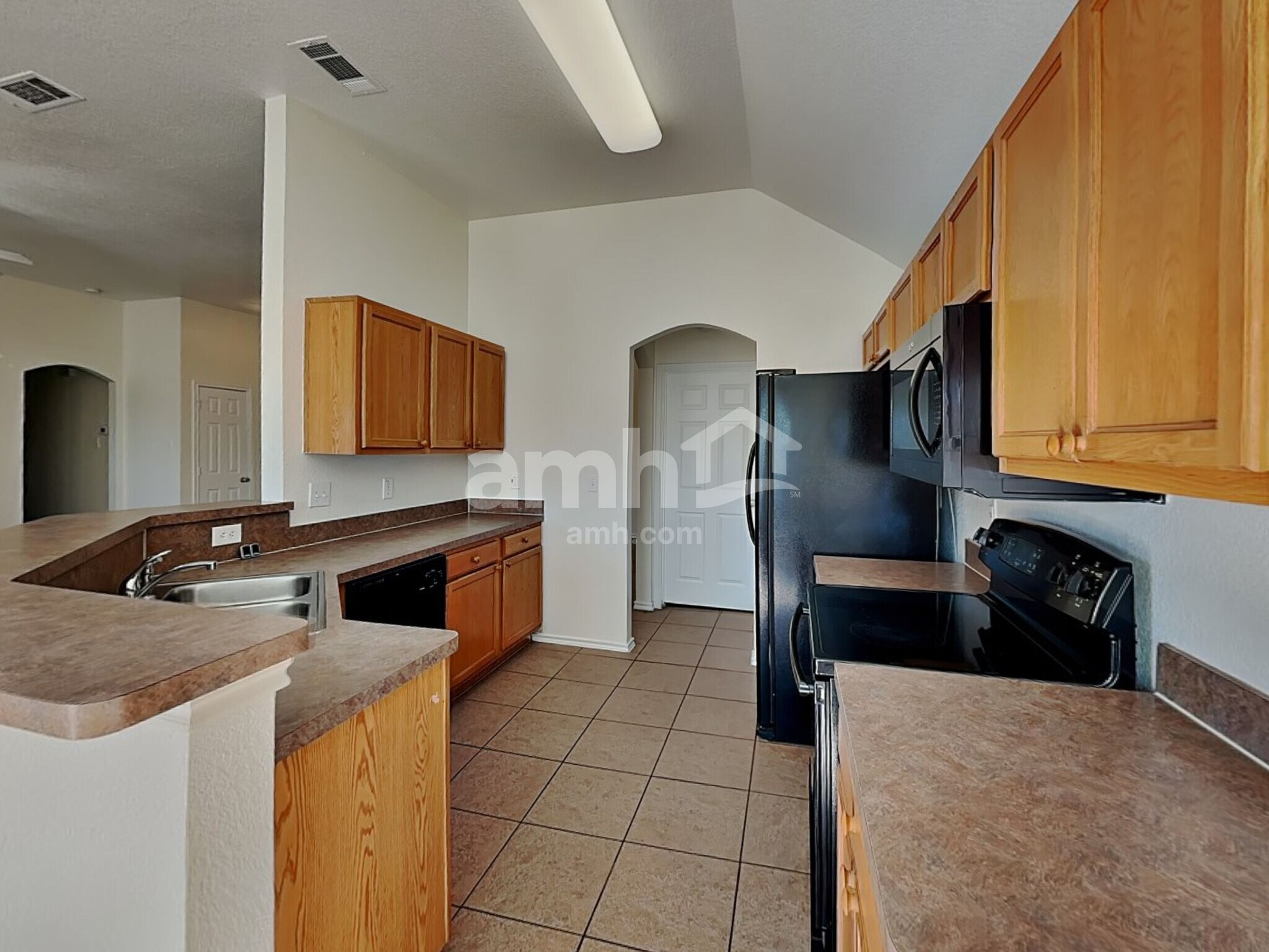 Building Photo - 1620 Northview Dr