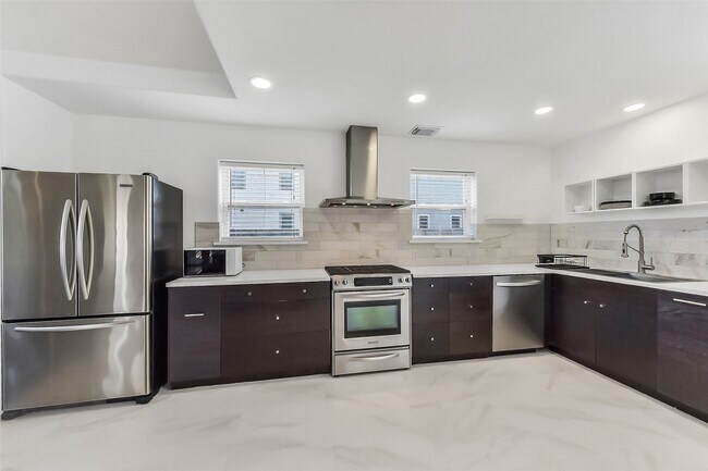 Building Photo - 1813 Crockett St