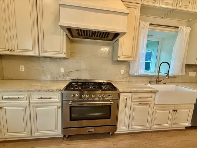 Building Photo - 3834 Linklea Dr