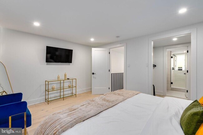 Building Photo - 528 N 22nd St