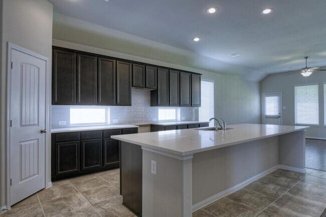 Building Photo - Laurel Glen - 20814 Bradley Gardens Dr, Sp...